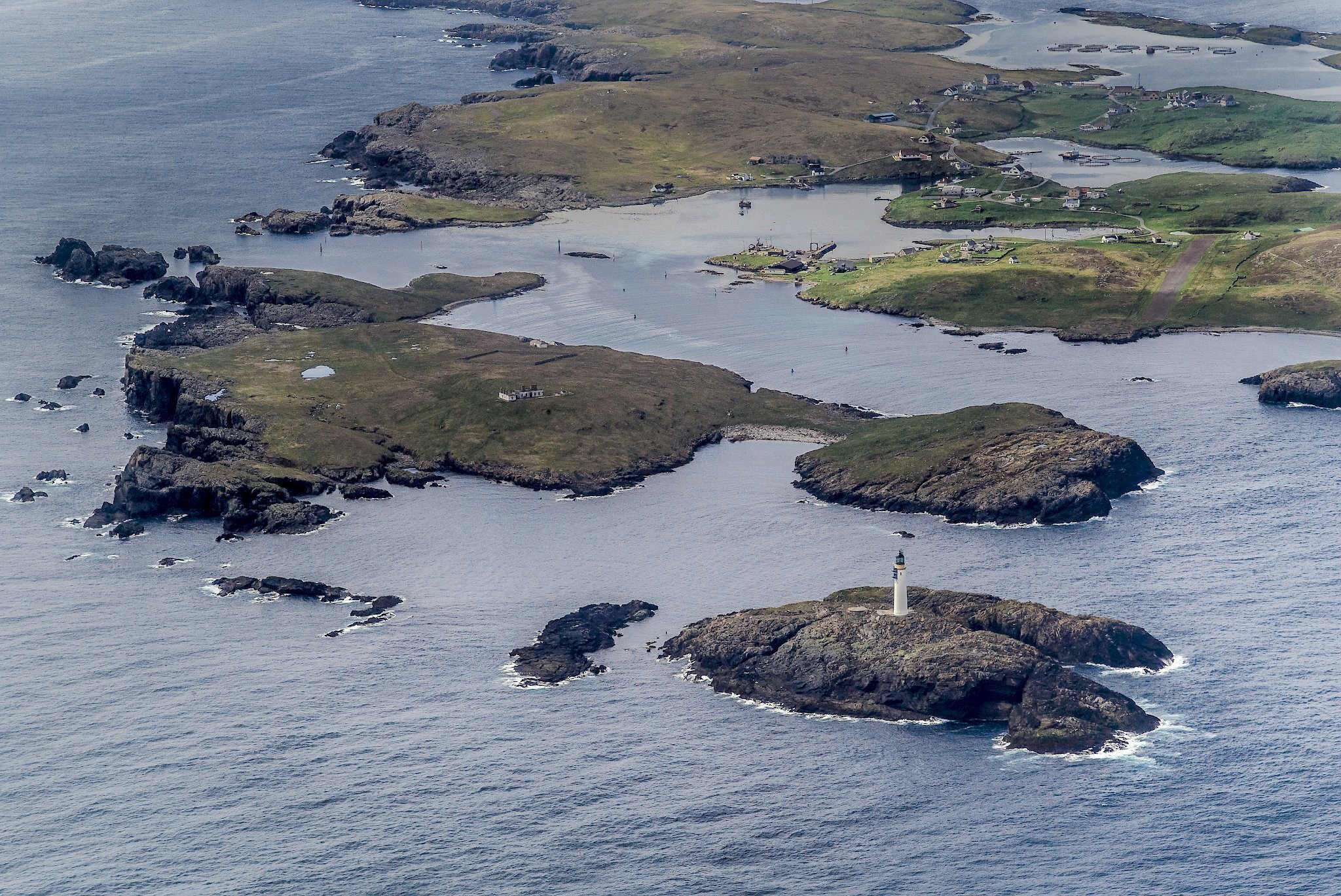 50 islands. Остров аут Скеррис Шотландия. Оркнейские острова Шетландские острова. Архипелаг Шетланд. Шетландские острова, Шотландия.
