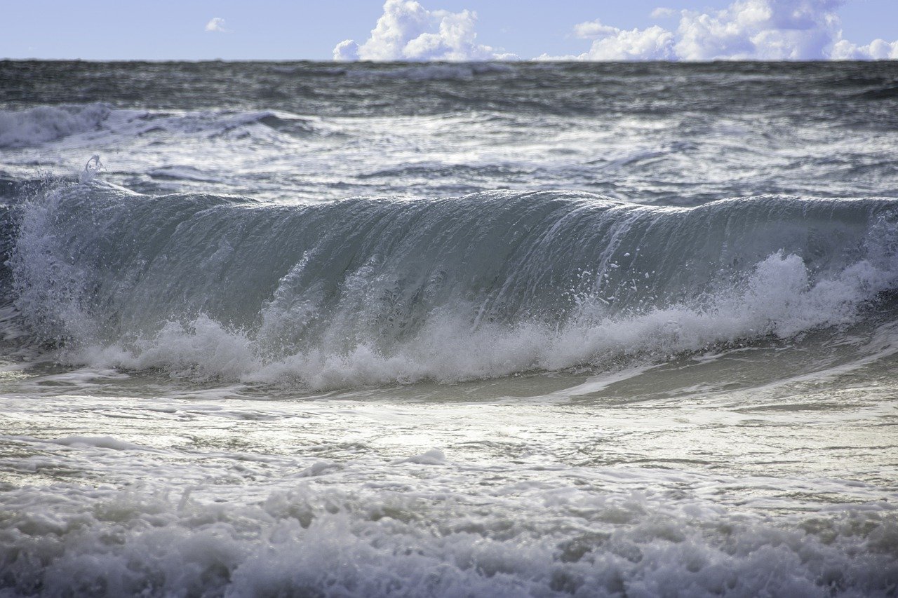 Приливная волна океана. Прилив Tidal Wave. Море прилив. Морской прилив. Северное море волны.