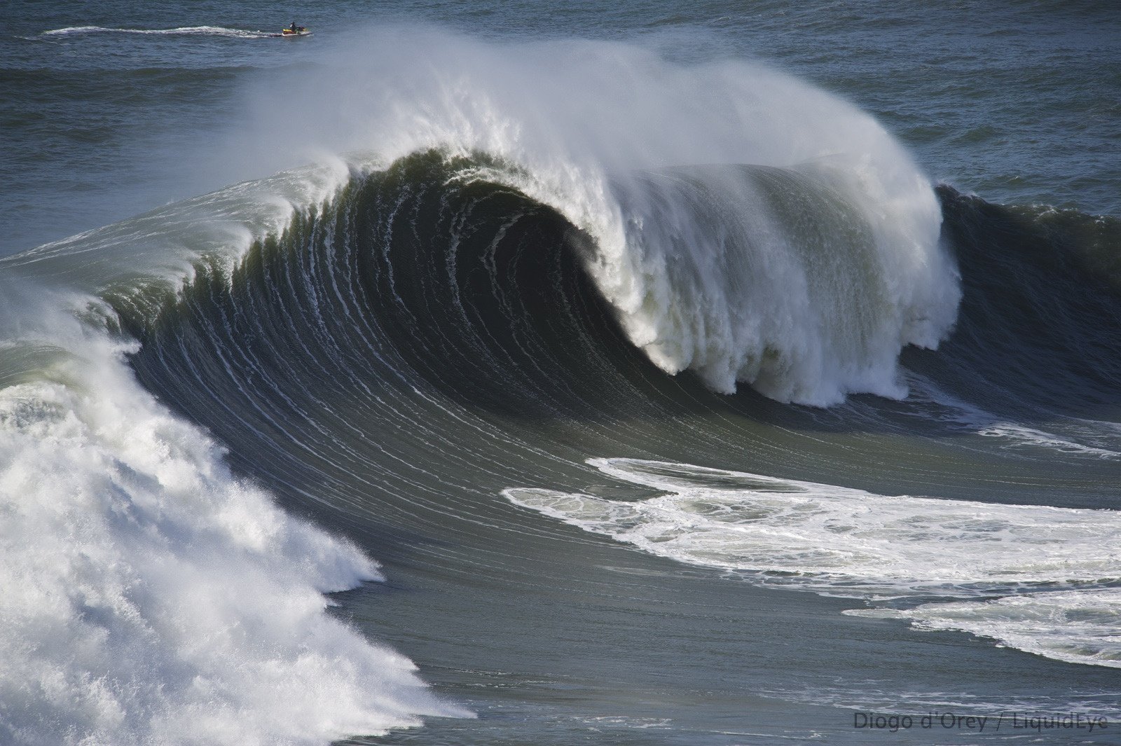 Какие сейчас волны. ЦУНАМИ Тихого океана 30 метров. Тихий океан волны ЦУНАМИ. Тихий океан Торнадо ЦУНАМИ. Атлантический океан ЦУНАМИ.