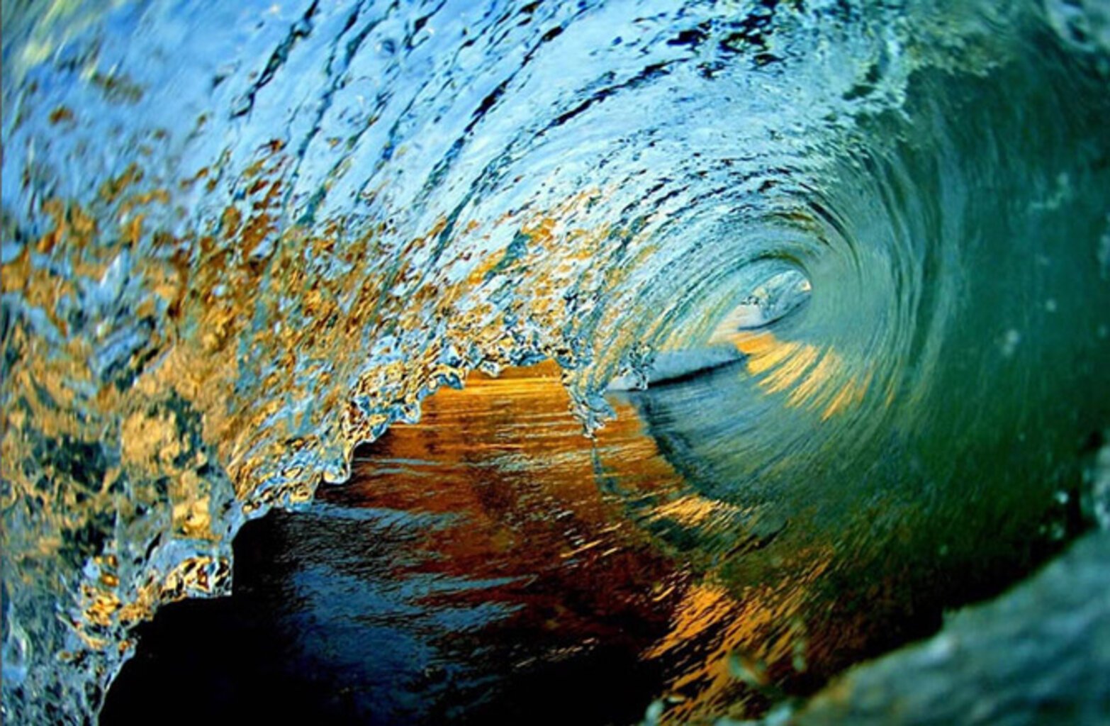 Вода необычные фото. Кларк Литтл фотограф. Кларк Литтл фотограф волны. Необычная вода. Красота воды.