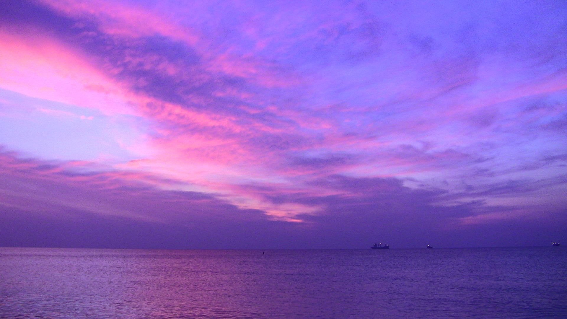Розовое облако цвет. Фиолетовое небо. Розовое небо. Розовый закат. Фиолетовый закат.