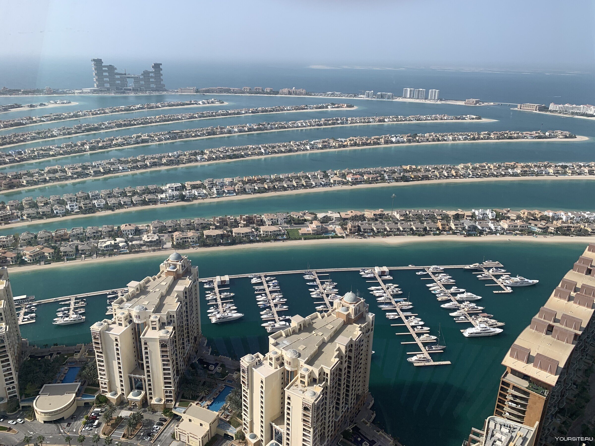Какие города в оаэ. Остров Джумейра Дубай. Дубай Palm Jumeirah. Смотровая Дубай Пальма Джумейра. Обзорная площадка Пальма Джумейра в Дубае.