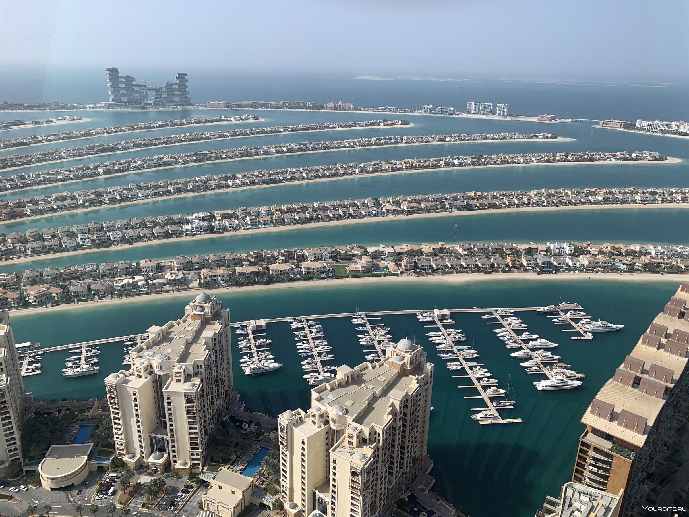 Острова в эмиратах. Пальм Джумейра Palm Jumeirah. Пальма Джумейра 2022. Смотровая площадка Пальма Джумейра Дубай. Смотровая площадка на Пальме Джумейра.