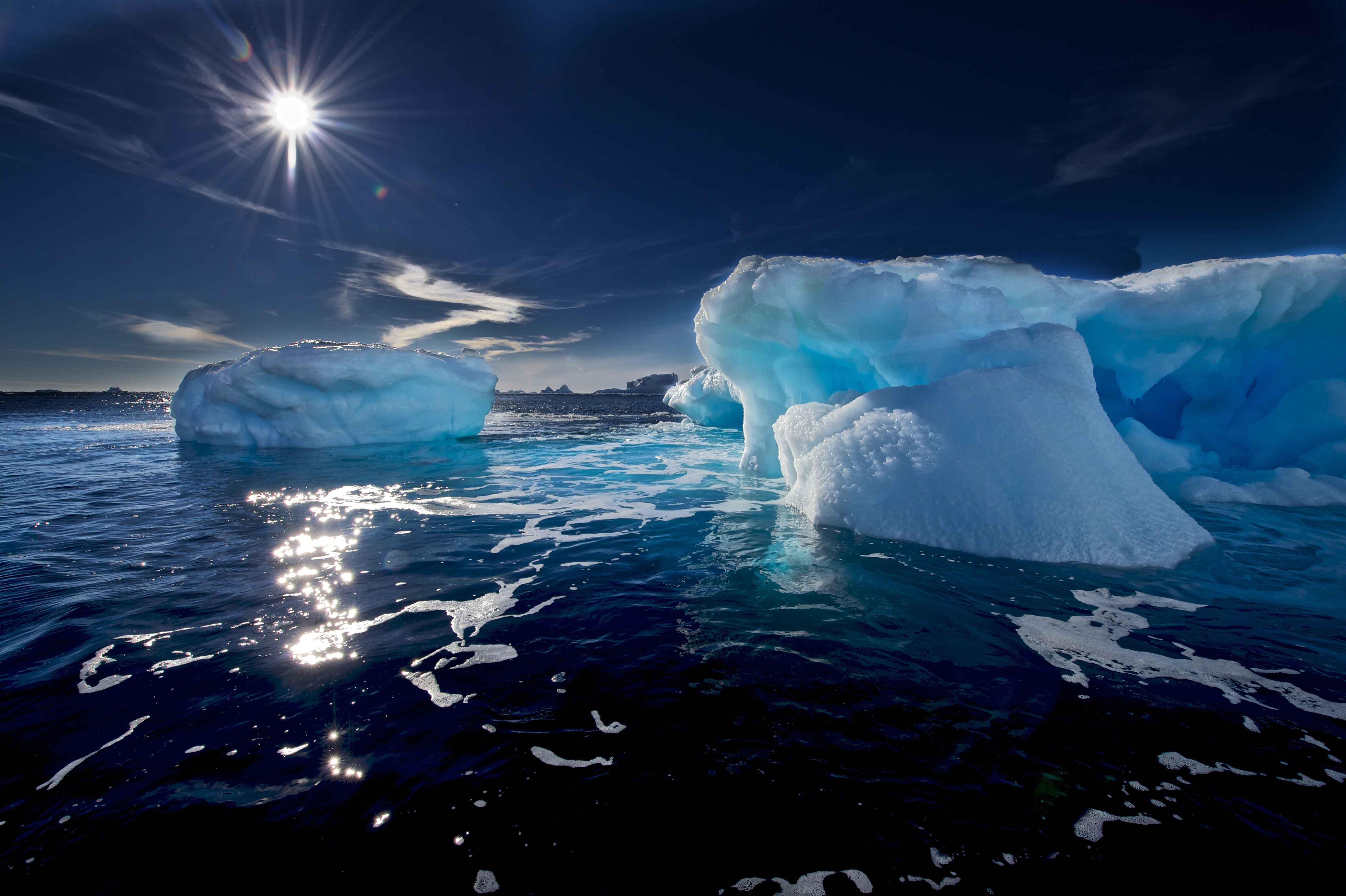 Северные водный. Море Амундсена в Антарктиде. Море Росса Антарктида. Северный Ледовитый океан Южный полюс. Северный полюс Северный Ледовитый океан.