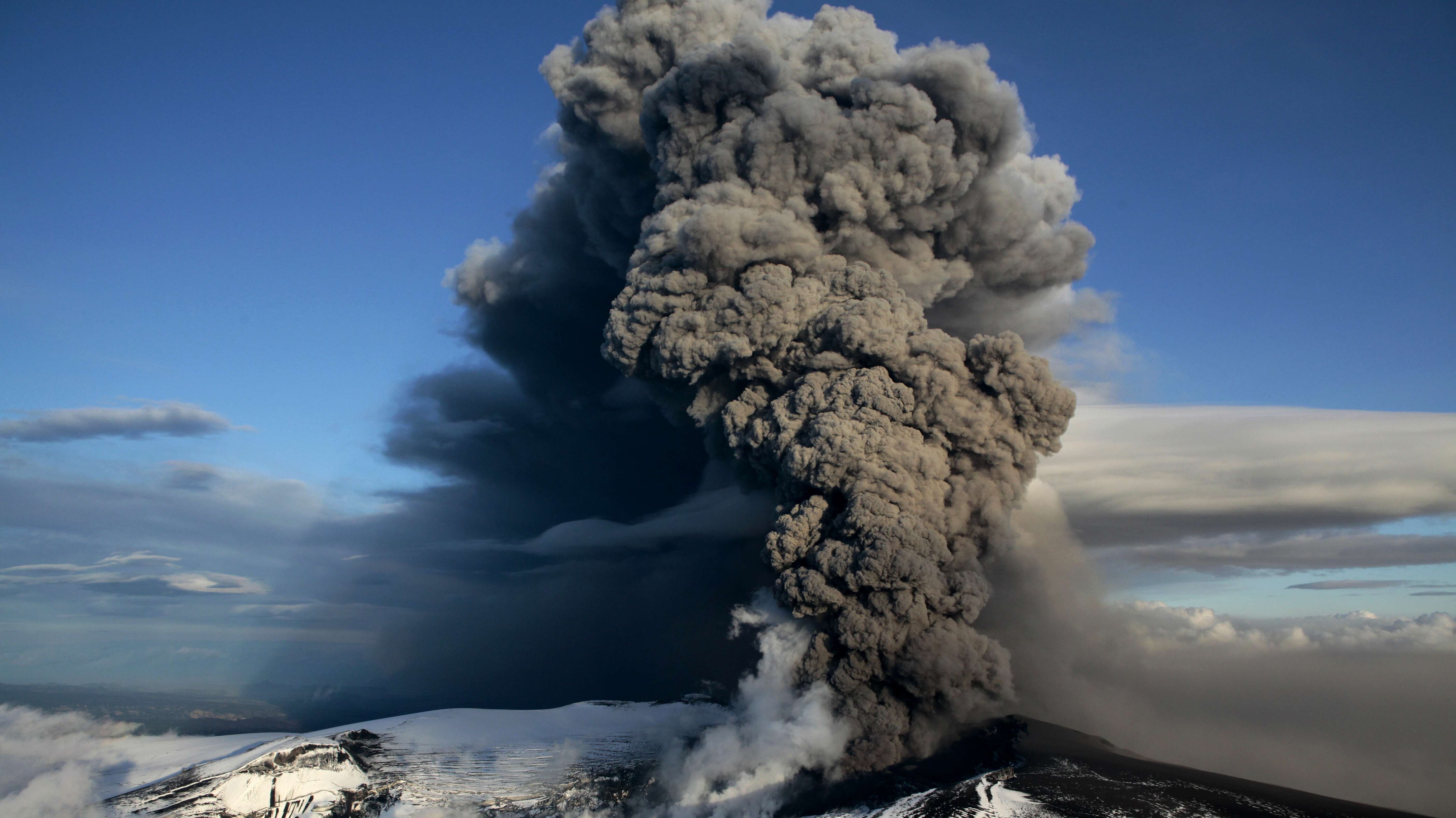 Пока я в атмосфере снова пепел. Вулкан Шивелуч извержение 2023. Вулкан Эбеко. Извержение вулкана Толбачик. Авачинский вулкан извержение.