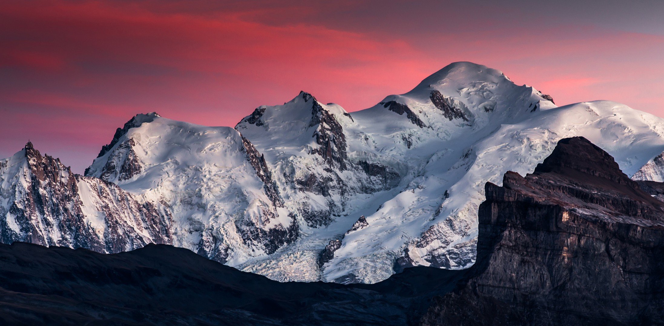 Mountain blanc. Монблан гора. Горный массив Монблан. Montblanc Mount. Снежные Альпы с вершиной Монблан.