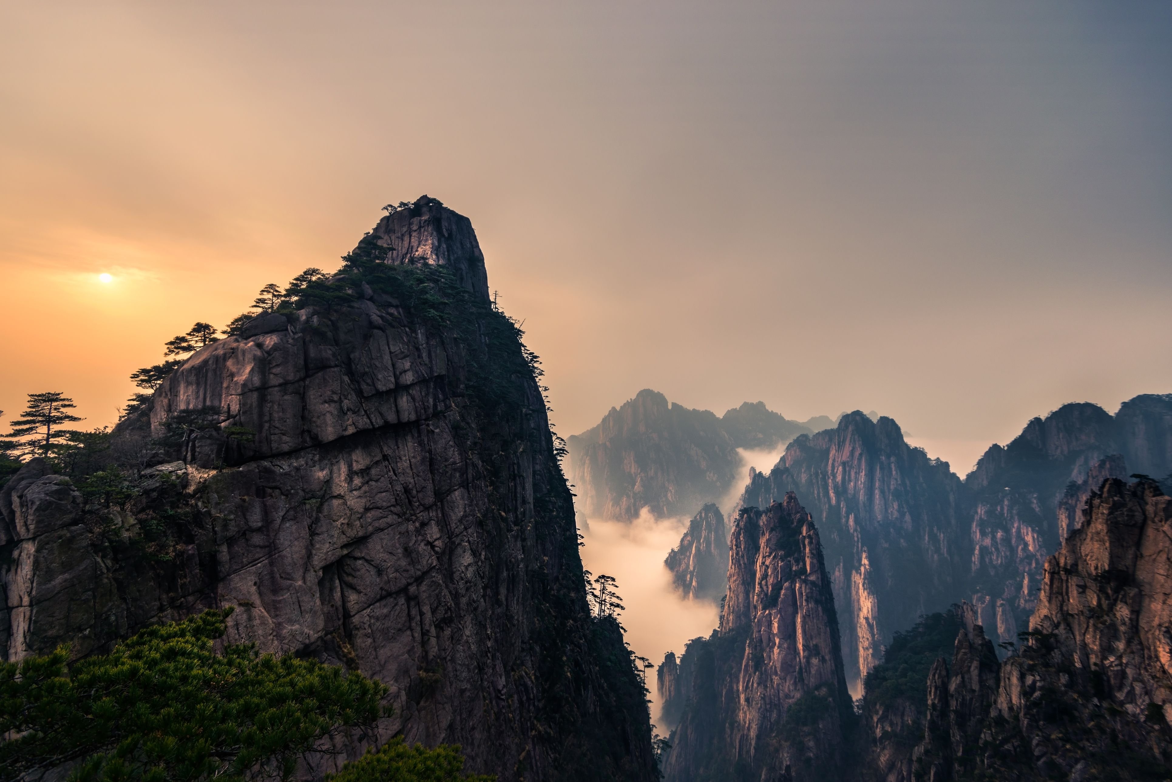 Возрождение хуаншань. Горы Хуаншань, Китай. Желтые горы Хуаншань. Хуаншань («жёлтые горы»), провинция Аньхой. Горная гряда Хуаншань.