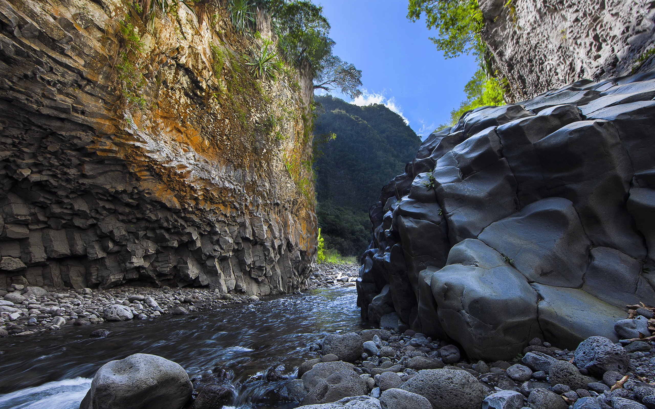 Stone river. Кассарское ущелье. Горная река в ущелье. Ущелье Пуэрто Лаписе. Ущелье Ванонта.