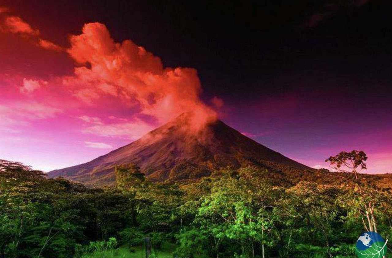Коста рика вулканы. Вулкан Ареналь Коста Рика. Национальный парк вулкан Ареналь. Коста-Рика вулкан Ареналь извержение. Вулкан Ареналь Монтеверде Коста-Рика.