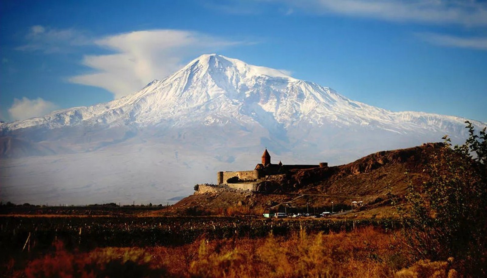 Гора арарат в армении или в турции. Гора Арарат в Армении. Гора Арарат и Масис. Гора Масис Армения. Армения горы сис и Масис.