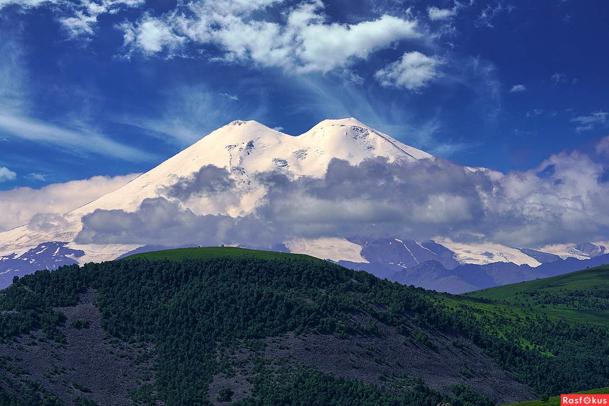 2 вершины эльбруса. Гора Эльбрус. Эльбрус вершина. Горы Кавказа Эльбрус. Эльбрус Кавказ пейзаж.
