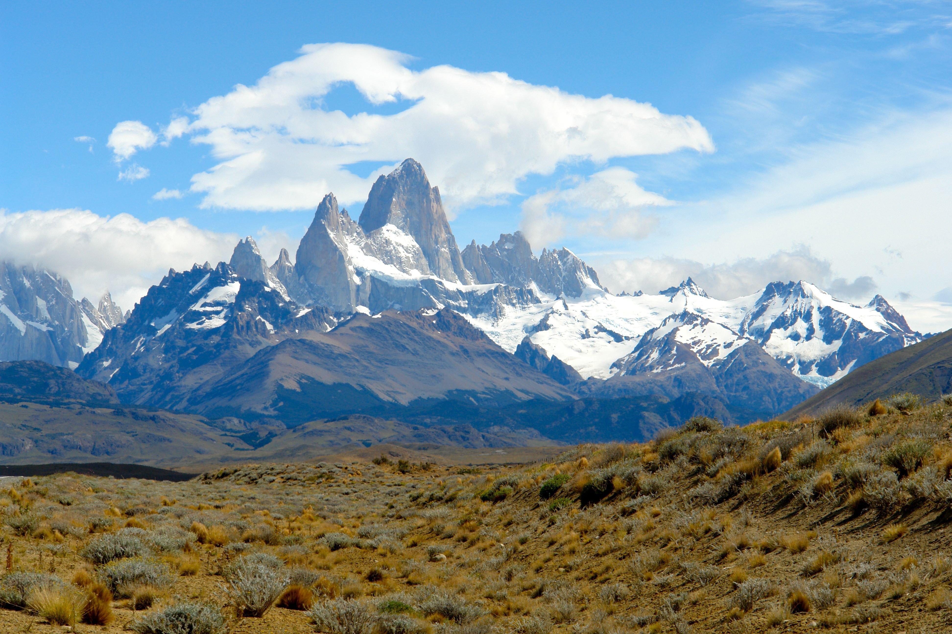 Подножия анд. Патагонские Кордильеры. Кордильеры Чили. Южная Америка горы Анды. Гора анд в Южной Америке.