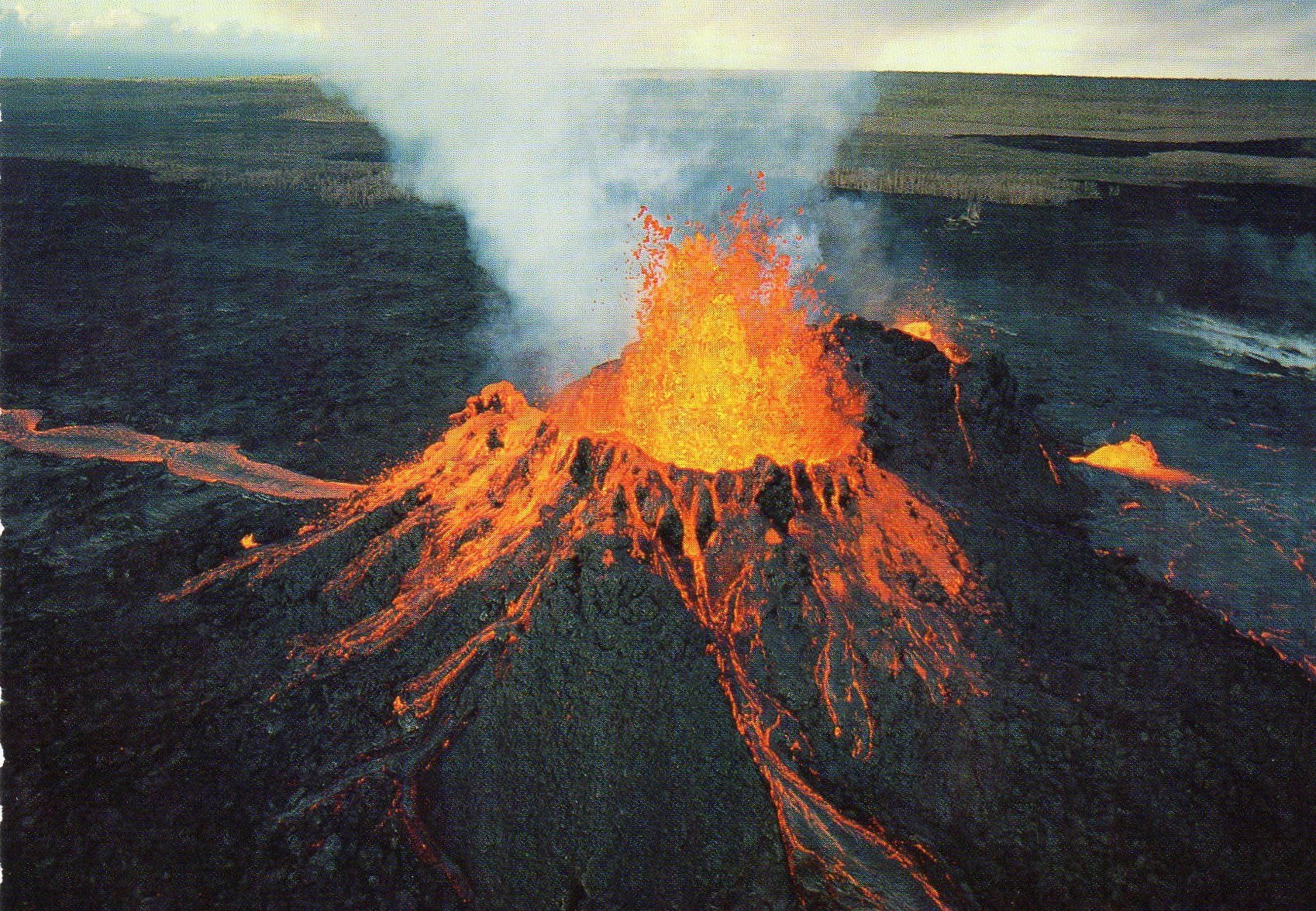 Наивысший вулкан северной америки. Мауна-Лоа на Гавайях. Извержение вулкана Мауна Лоа. Самый большой вулкан в мире Мауна Лоа. Вулкан Мауна-Лоа (Гавайские острова, США).
