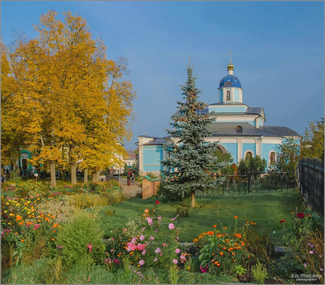 Сернурский храм осенью