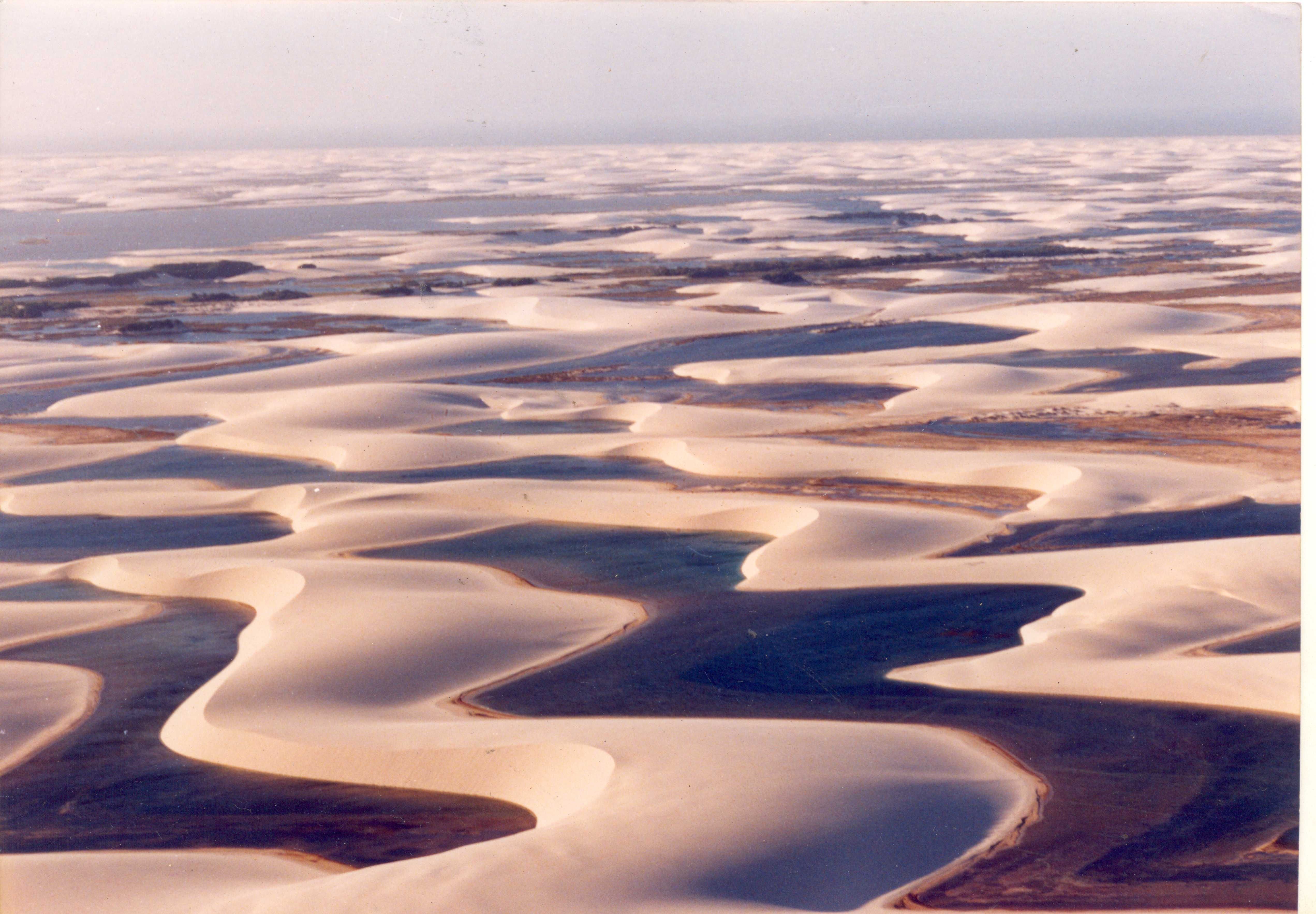 Beautiful deserts. Национальный парк Ленсойc-Мараньенсес, Бразилия. Пустыня Ленсойс-Мараньенсес горы. Бразильская пустыня Ленсойс-Мараньенсис. Пустыня Бразилии Ленсойс-Мараньенсес Фламинго.