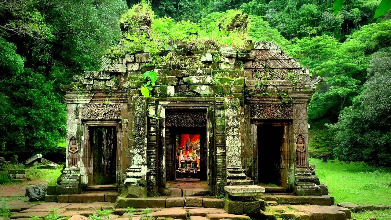 Затерянный в джунглях. Камбоджа Затерянный город Ангкор. Камбоджа храмы в джунглях. Затерянный храм в джунглях Индии. Затерянный храм Ангкор ват.
