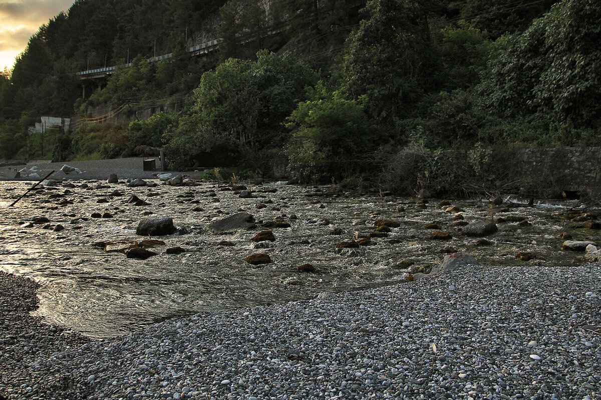 Репруа гагра. Река Репруа в Абхазии. Река Репруа Гагра. Река Репруа самая короткая в мире. Самая короткая река в Абхазии.