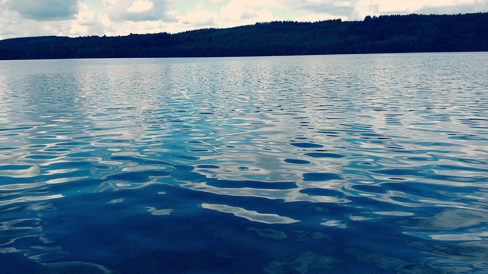 голубая вода озеро