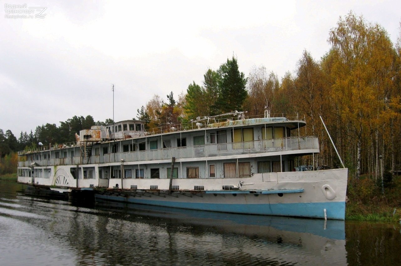 Отдых белый городок. База Достоевский малая Пудица. Река малая Пудица Тверская область. Пароход Достоевский Кимры.