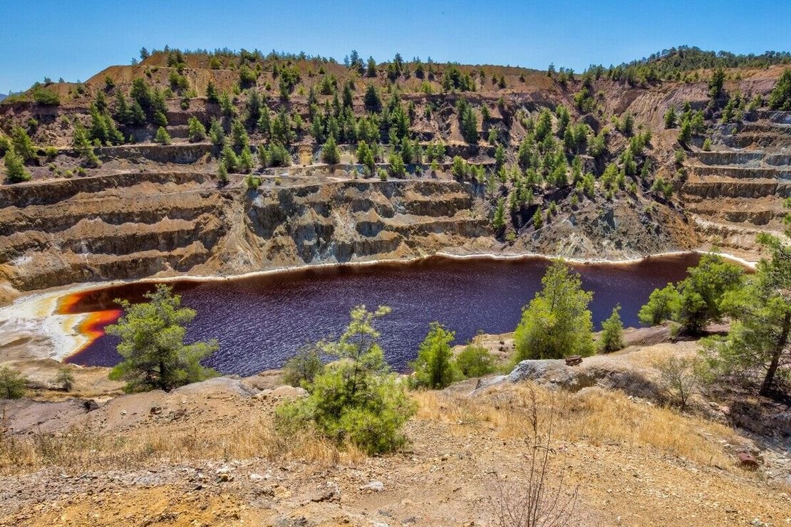 Карьер красное