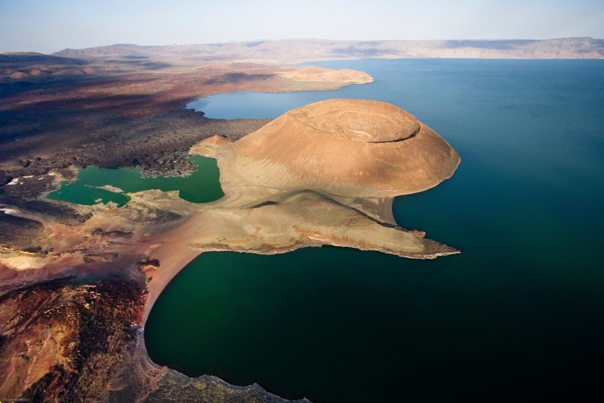 Озеро которое не относится к африке. Озеро Туркана Кения. Кратер Набийотум (Nabiyotum), Кения.