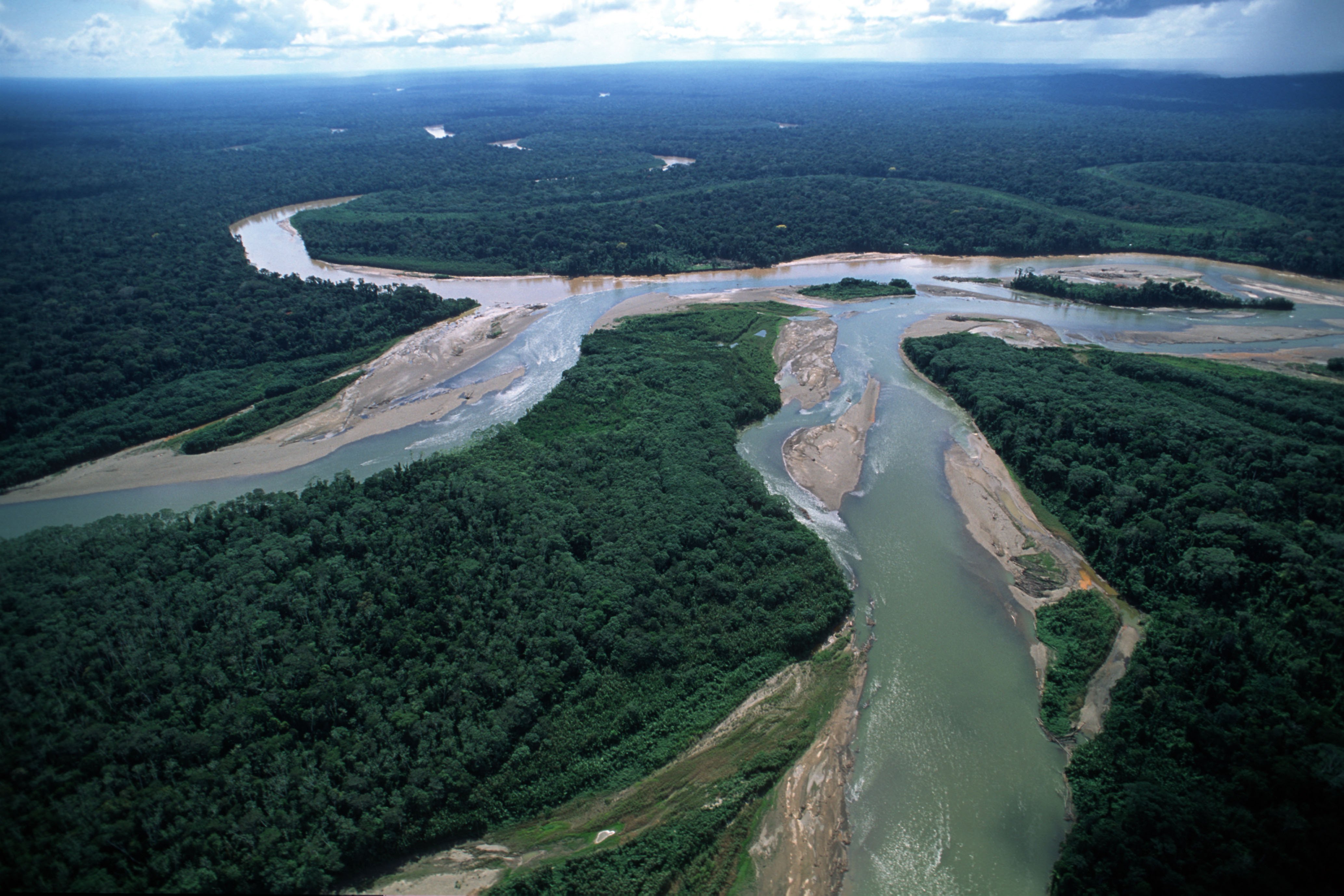 Пролетая над бассейном реки я видел. Сент-пол (река). Кавалли река. Река Лоффа в Либерии. Национальный парк сапо Либерия.