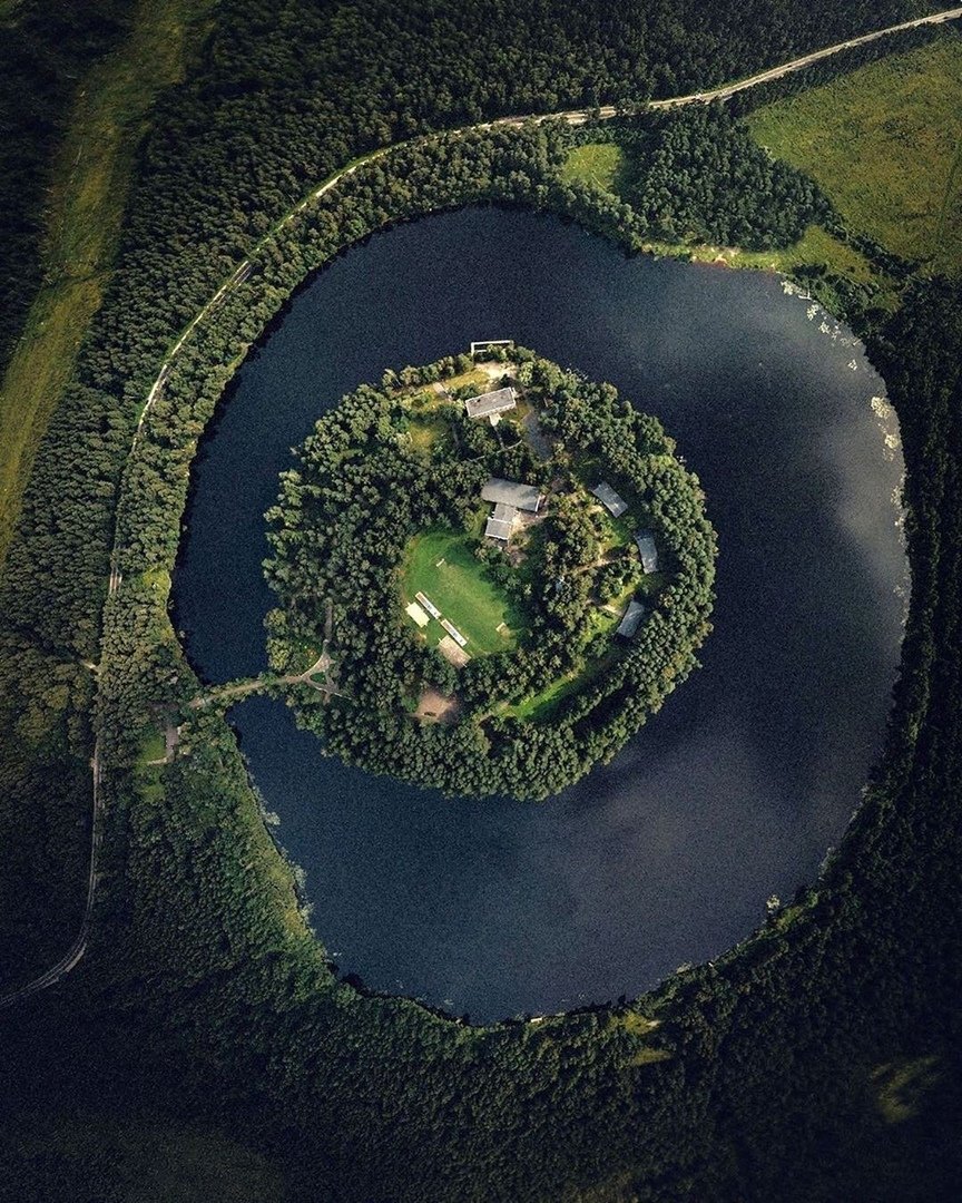 Луковое озеро - Фото с высоты птичьего полета, съемка с квадрокоптера - PilotHub