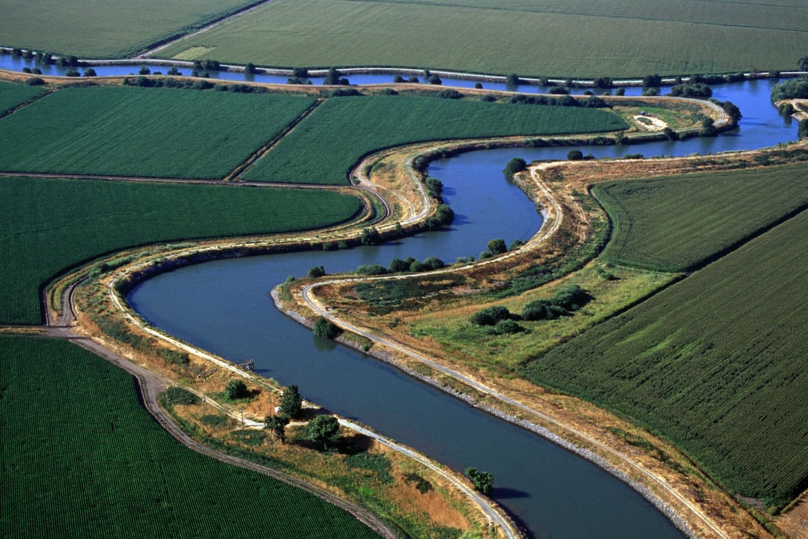 Разнообразие водных ресурсов. Калифорния Главная река Сан-Хоакин. Водные ресурсы. Искусственные водные ресурсы. Трансграничные реки.