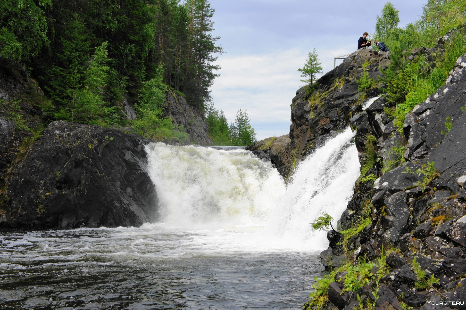 Республика карелия название. Водопад Койриноя Карелия. Водопад Кивач. Равнинный водопад Кивач. Остров Кивач в Карелии.