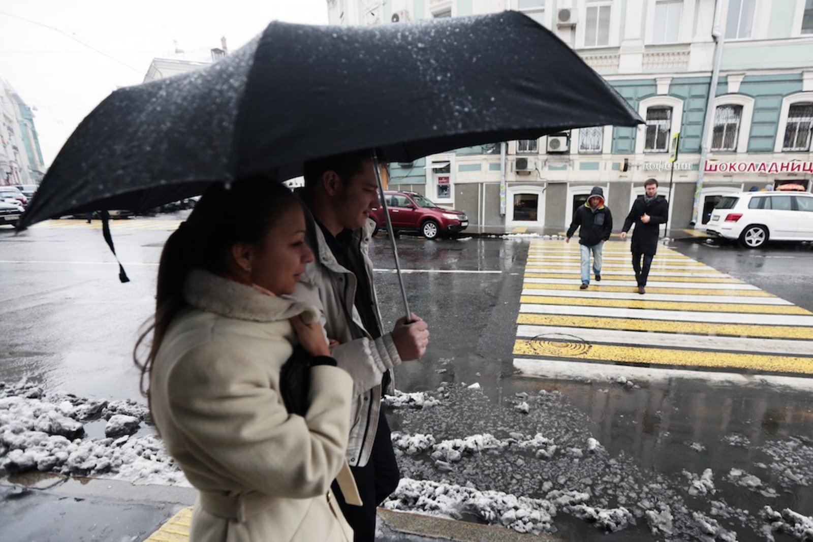 Потепление в москве в декабре. Дождь со снегом в Москве. Москва дождь зимой. Дождик в Москве. Дождь в Москве.