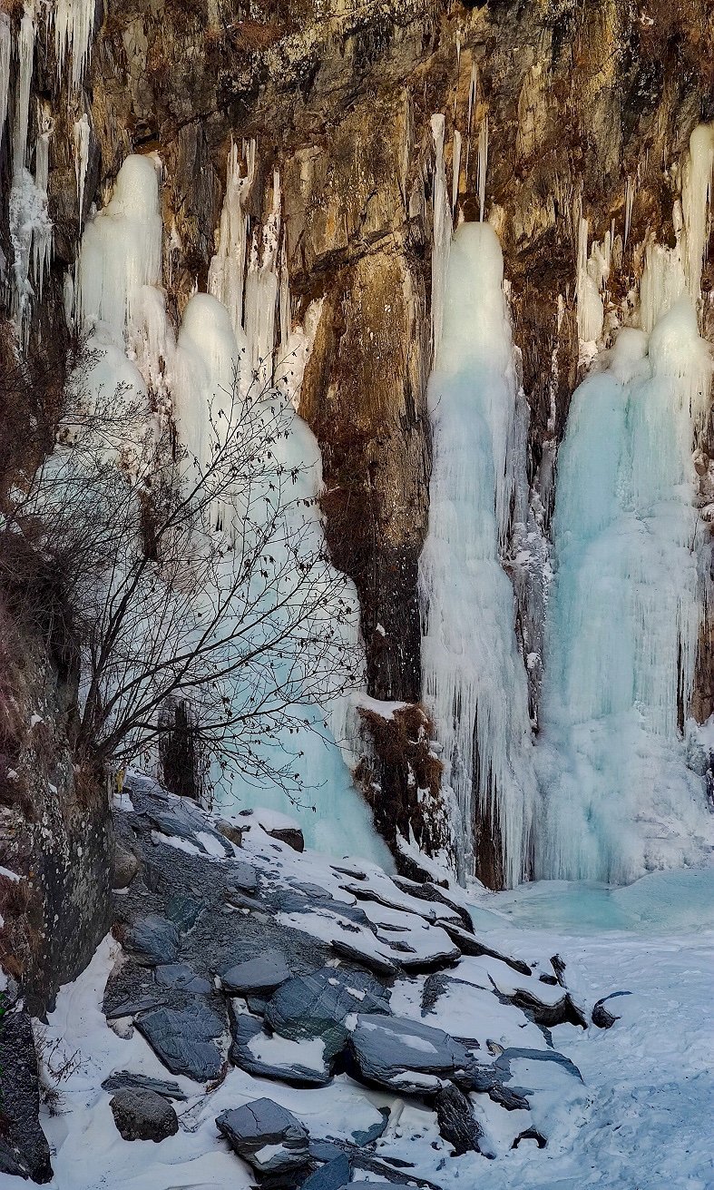 Замерзший водопад Красноярск