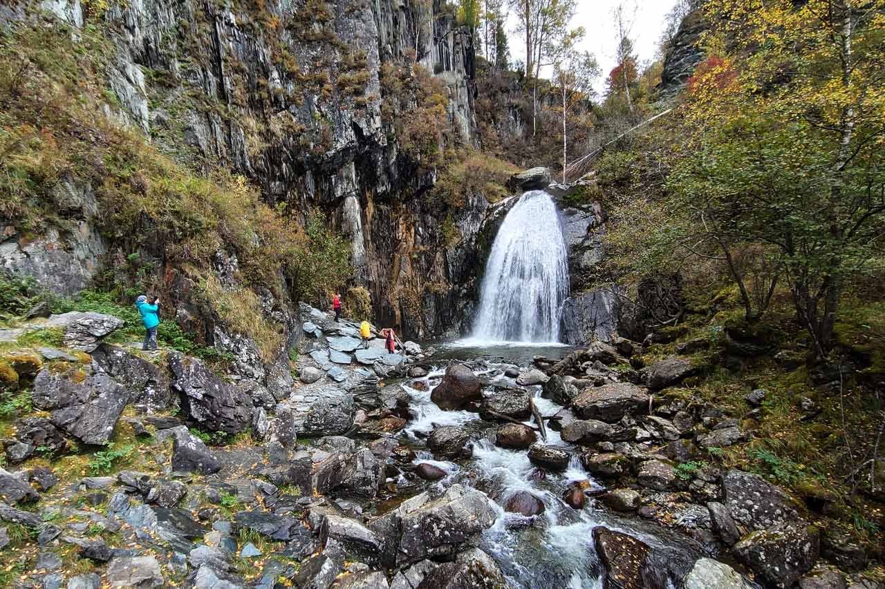 Водопад ЭСТЮБА на Телецком озере