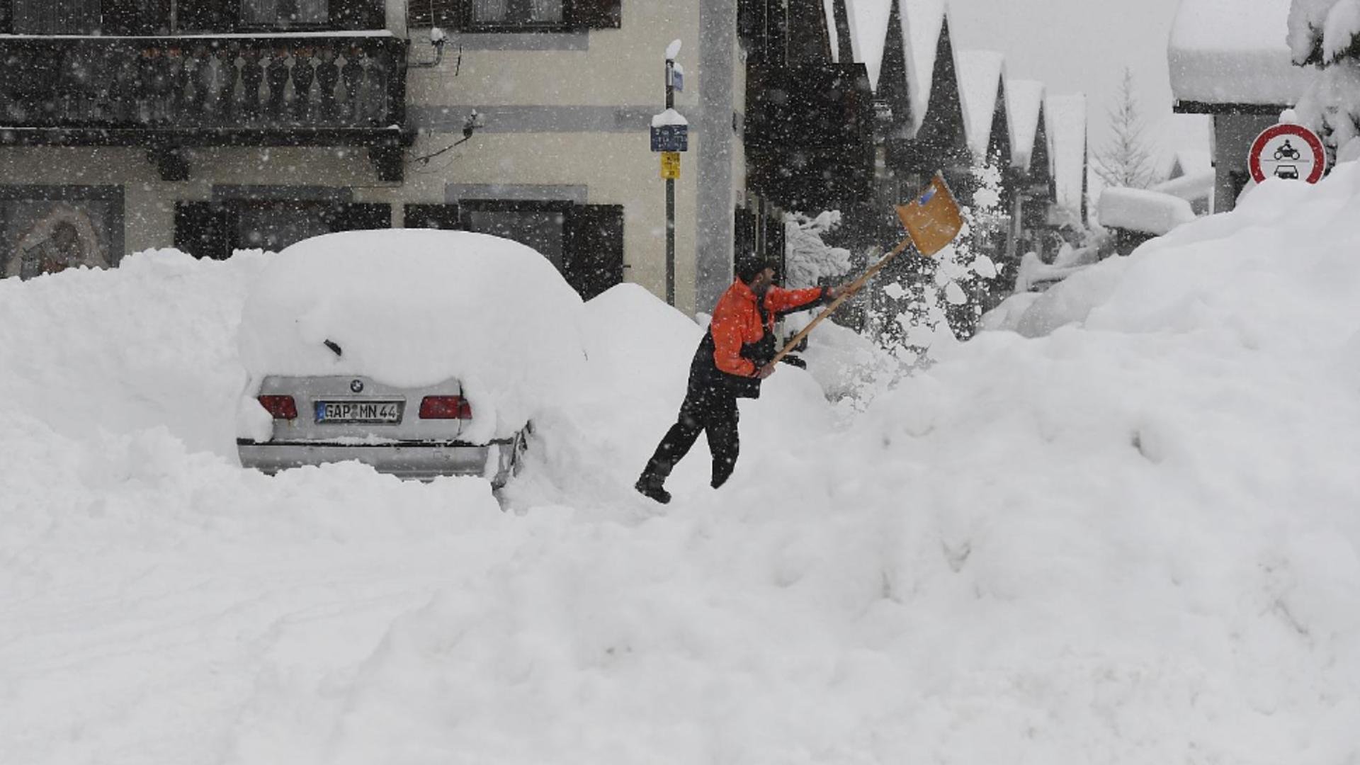 Что делают сильные снегопады. Снегопад в Европе. Сильный снегопад. Европу засыпало снегом. Германию завалило снегом.