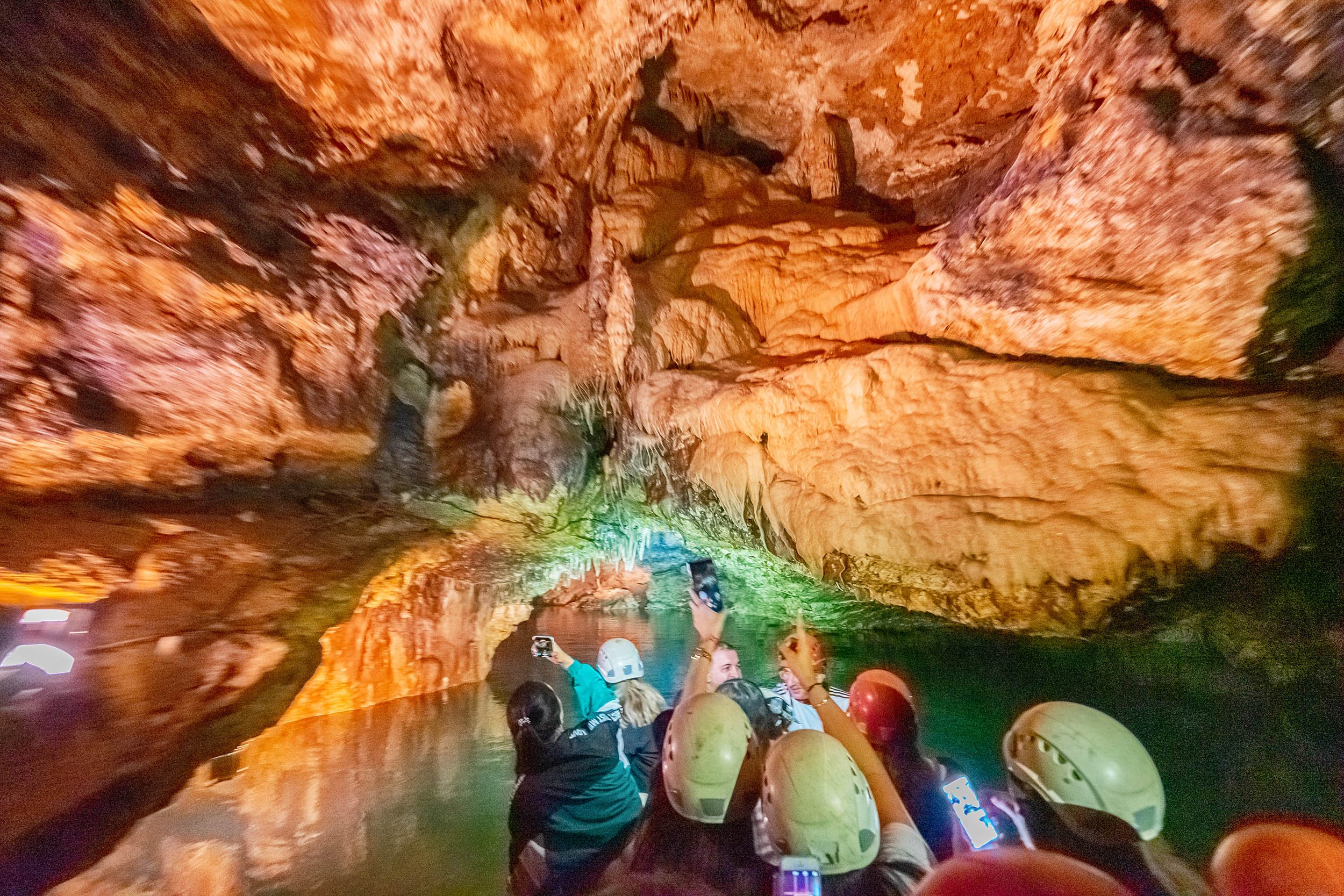 Пещера прометея грузия. Кутаиси пещера Прометея. Пещера Кумистави Грузия. Пещера Прометея (Кумистави). Пещера Прометея (Кумистави) Грузия.