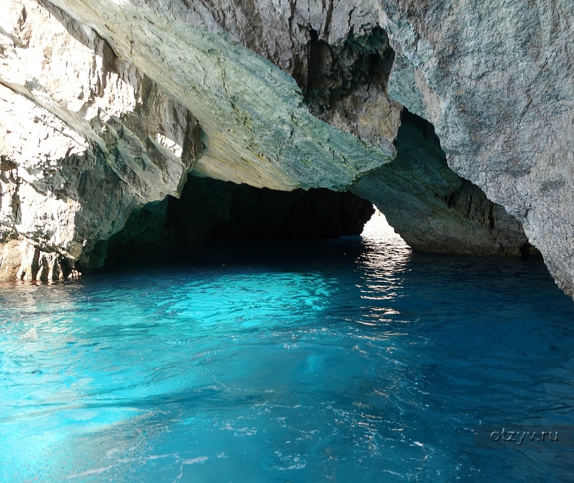 Голубая пещера турция. Голубой грот Италия. Будва голубой грот. Голубой грот капри достопримечательности Италии. Голубой грот (Бишево).