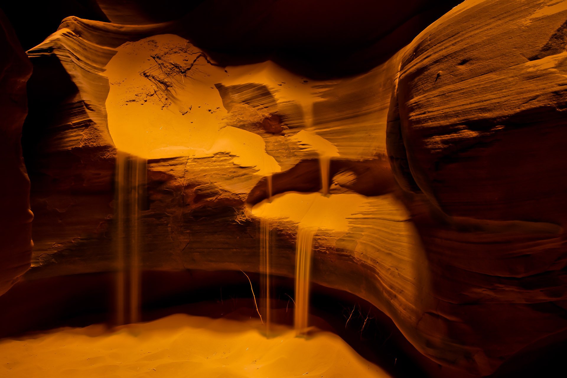 Дали пески времени. Песчаная пещера. Песок в пещере. Песочная пещера. Пещеры Гранд каньон.
