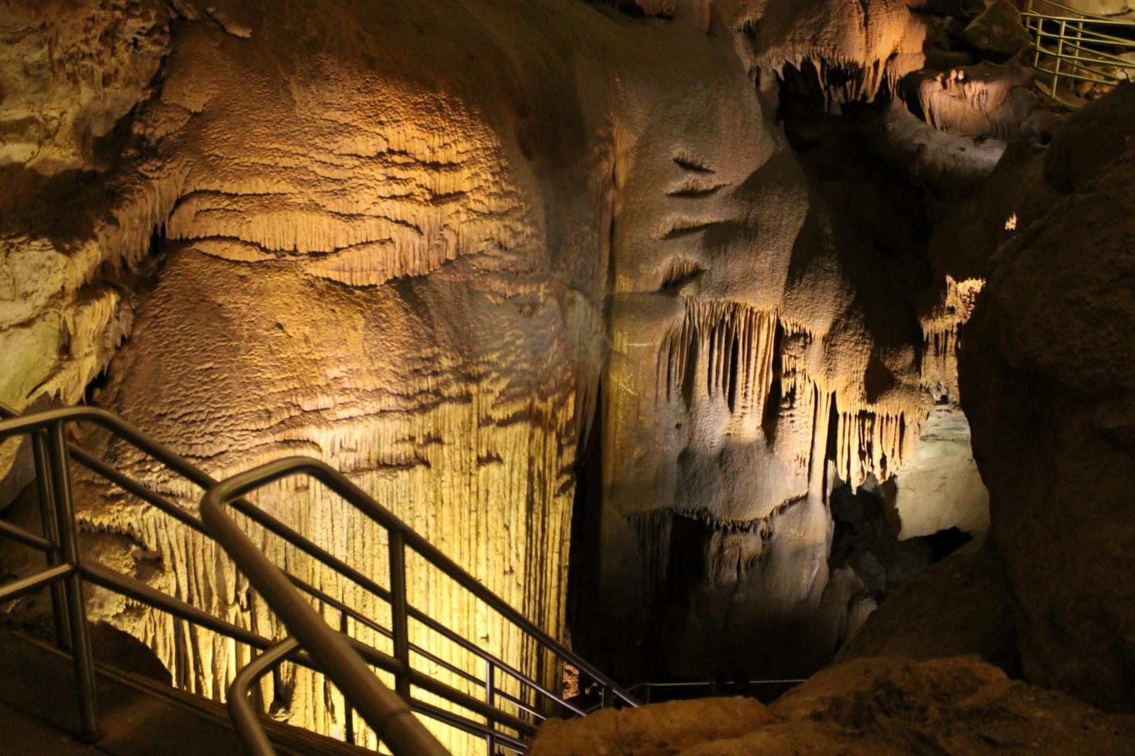 Мамонтова пещера в северной америке. Мамонтова пещера Кентукки. Флинт Мамонтова пещера. Национальный парк Мамонтова пещера. Мамонтова пещера США.