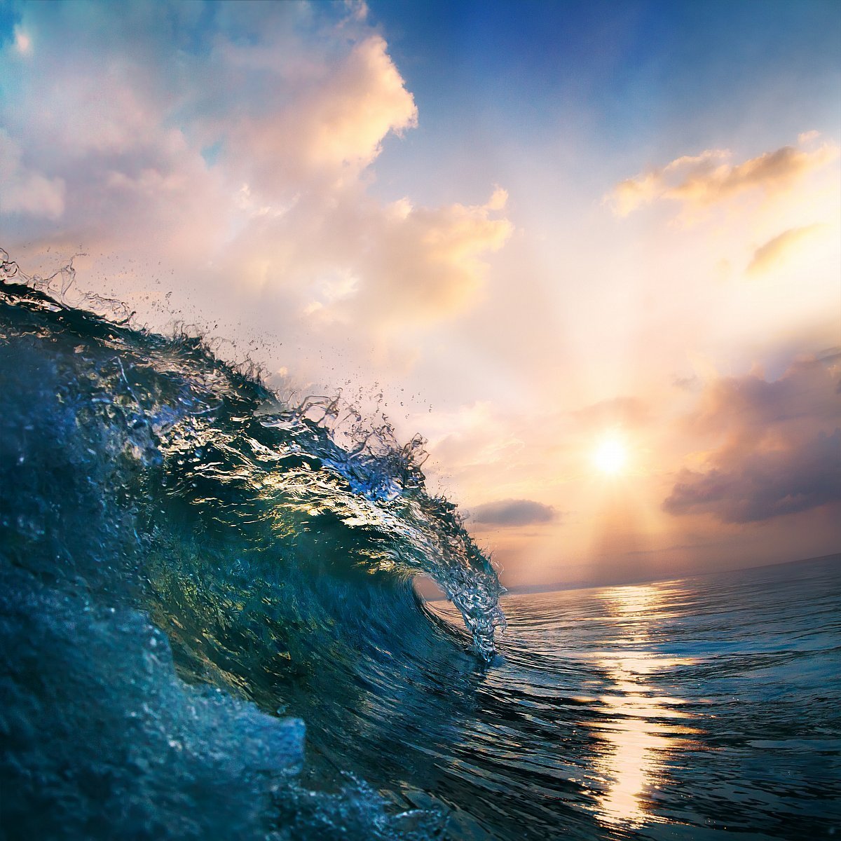 Солнце на гребне. Энди Симмонс пейзаж море шторм. Море, волны. Море волны рассвет. Красивые морские пейзажи.