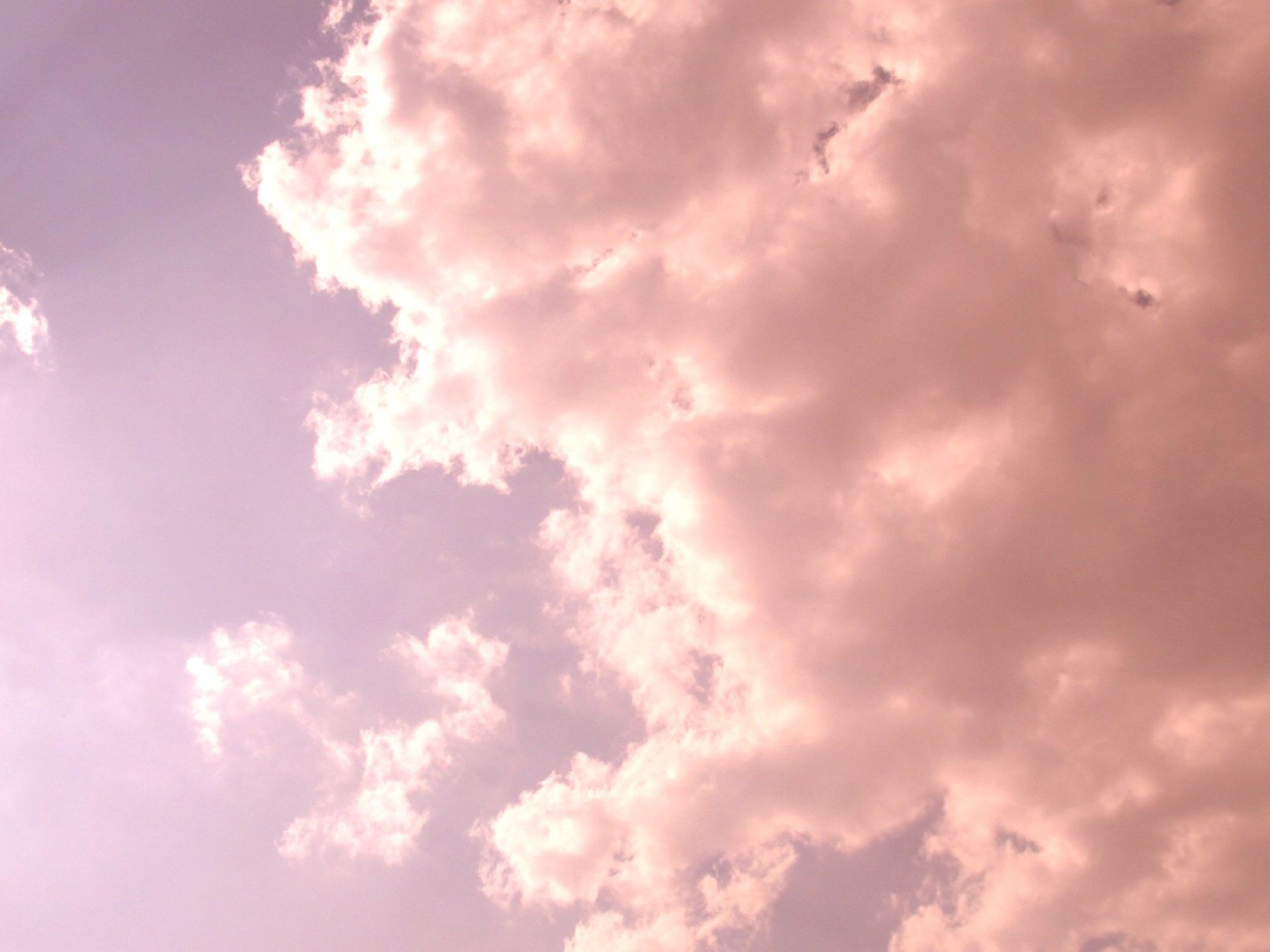 Розовое облако цвет. Розовое облако. Розовое небо. Розовое небо с облаками. Светло розовые облака.