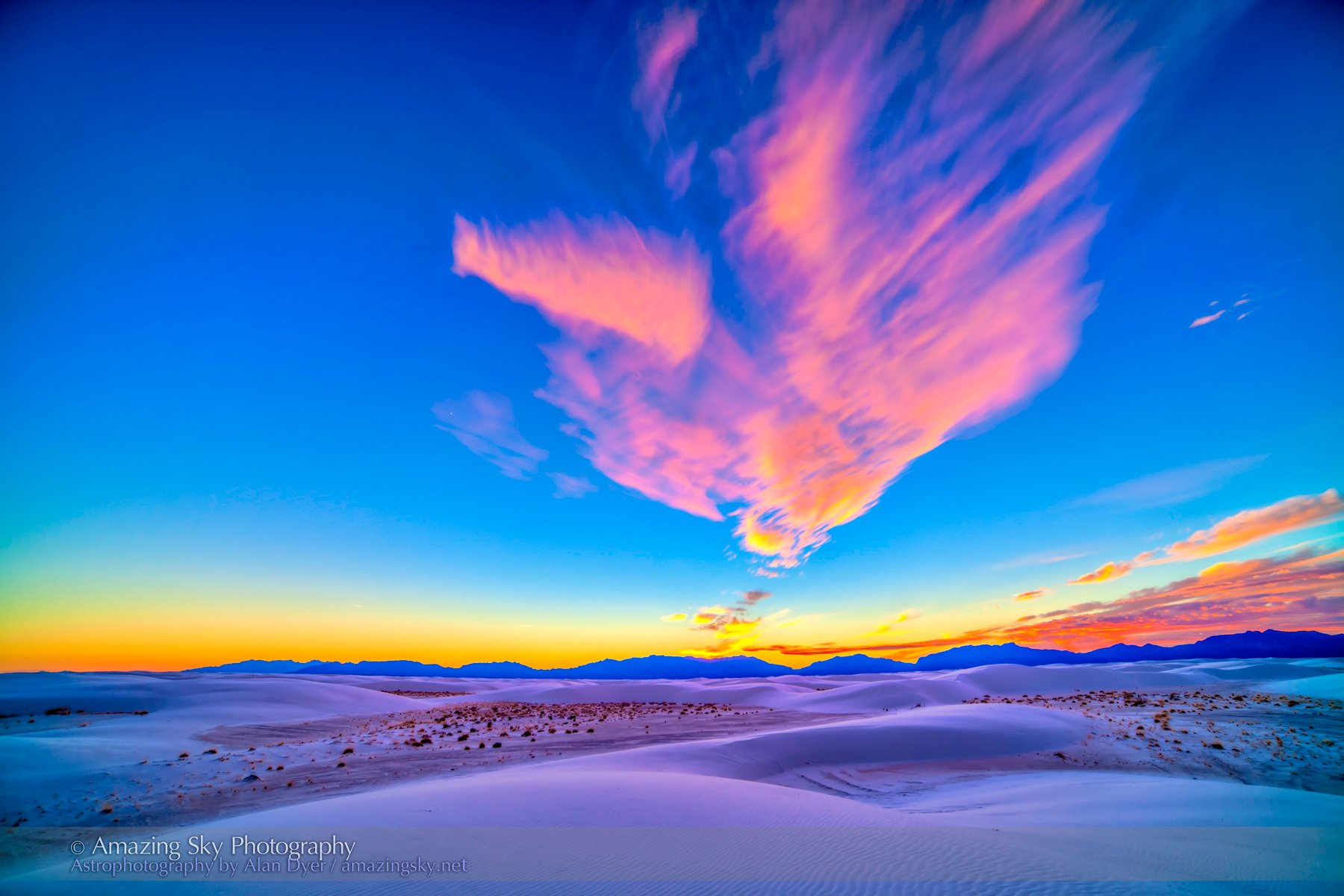 Amazing sky. Красивое небо. Розовое небо в пустыне. Коралловое небо. Безумно красивое небо.