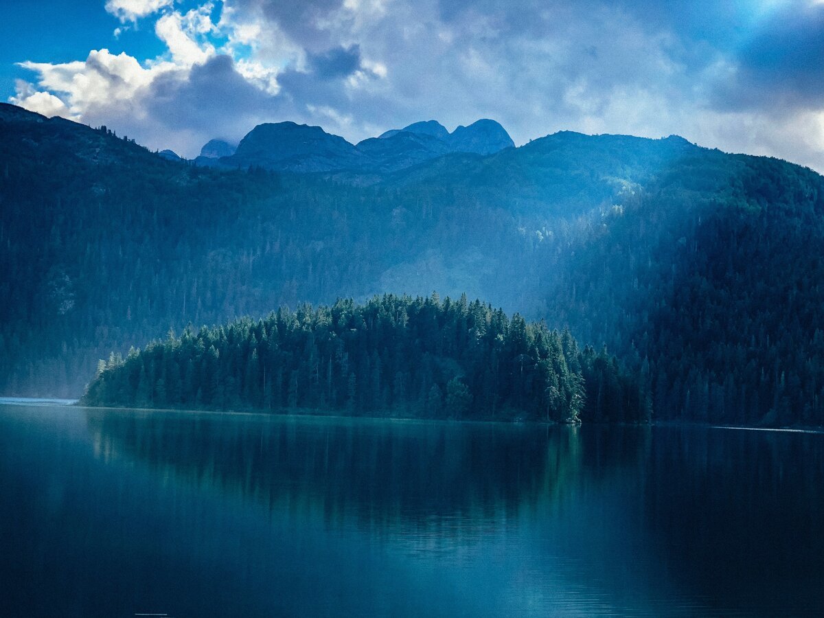 Черное озеро 2024. Дурмитор черное озеро. Озеро Black Lake Черногория. Черное озеро црно-езеро. Черно езеро Черногория.
