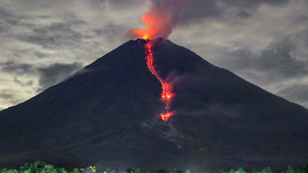 Вулкан Мерапи извержение