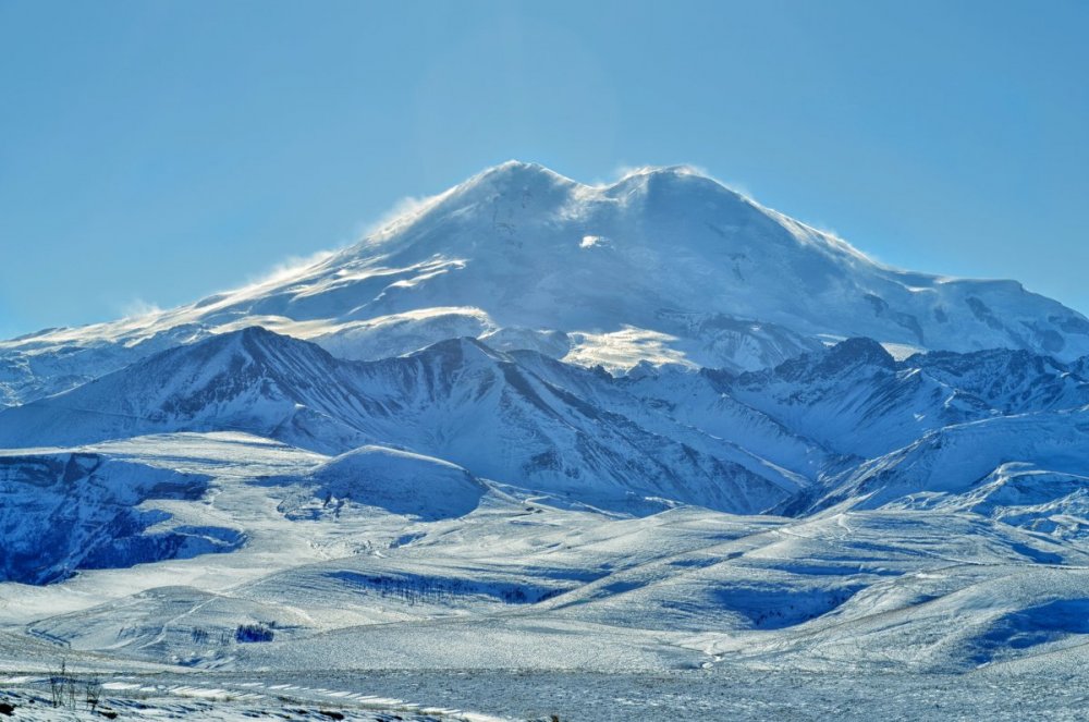 Снежные горы Эльбруса