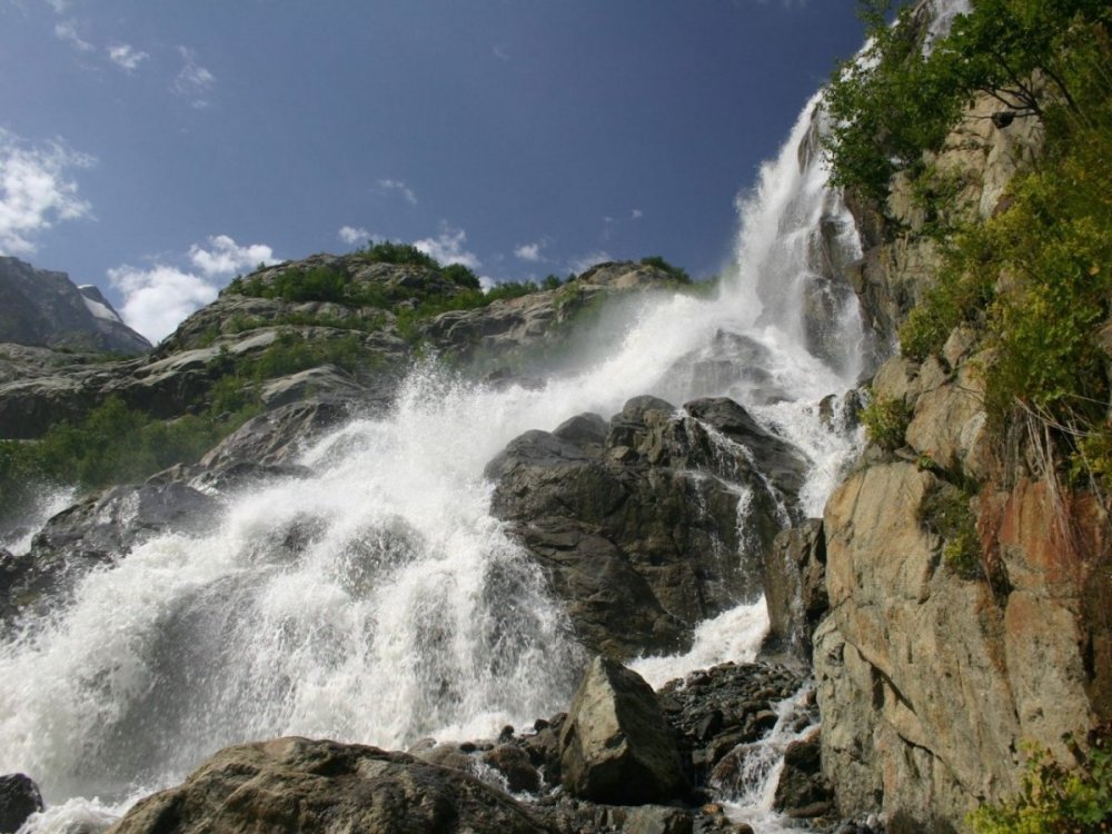 Вашиндаройский водопад Чечня