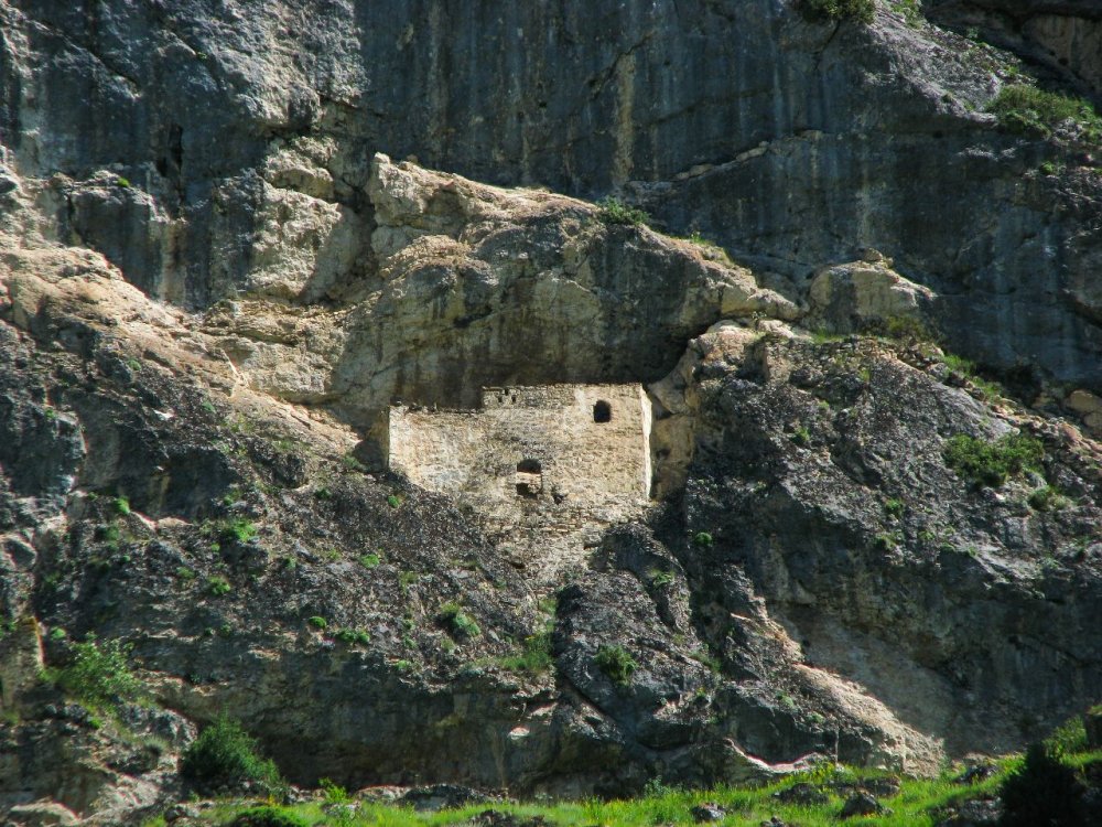 Наскальная крепость Урсдон