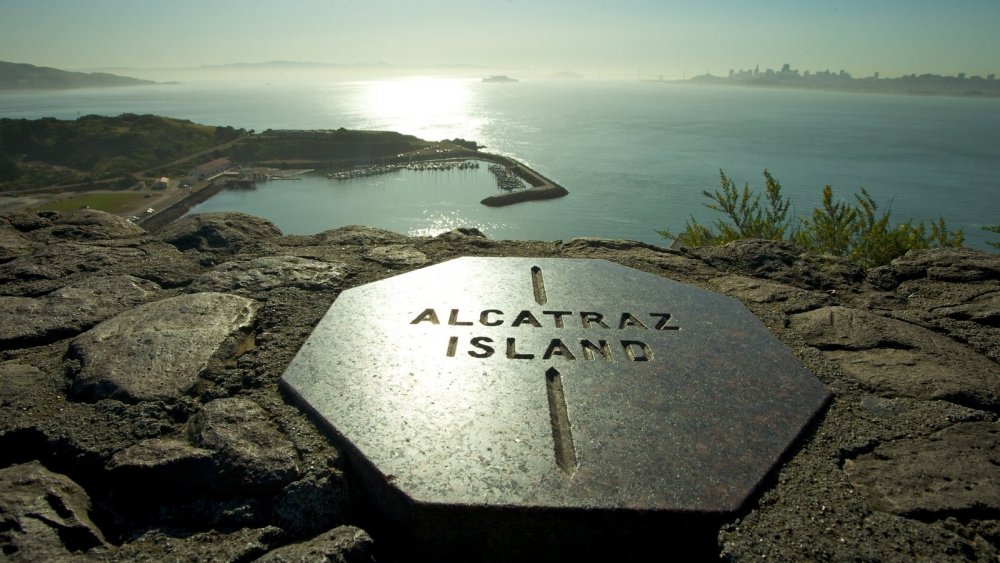 Alcatraz надпись