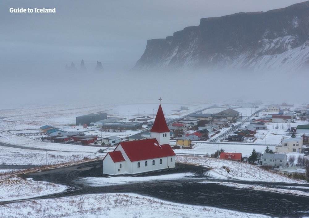 Исландия зима город пасмурно