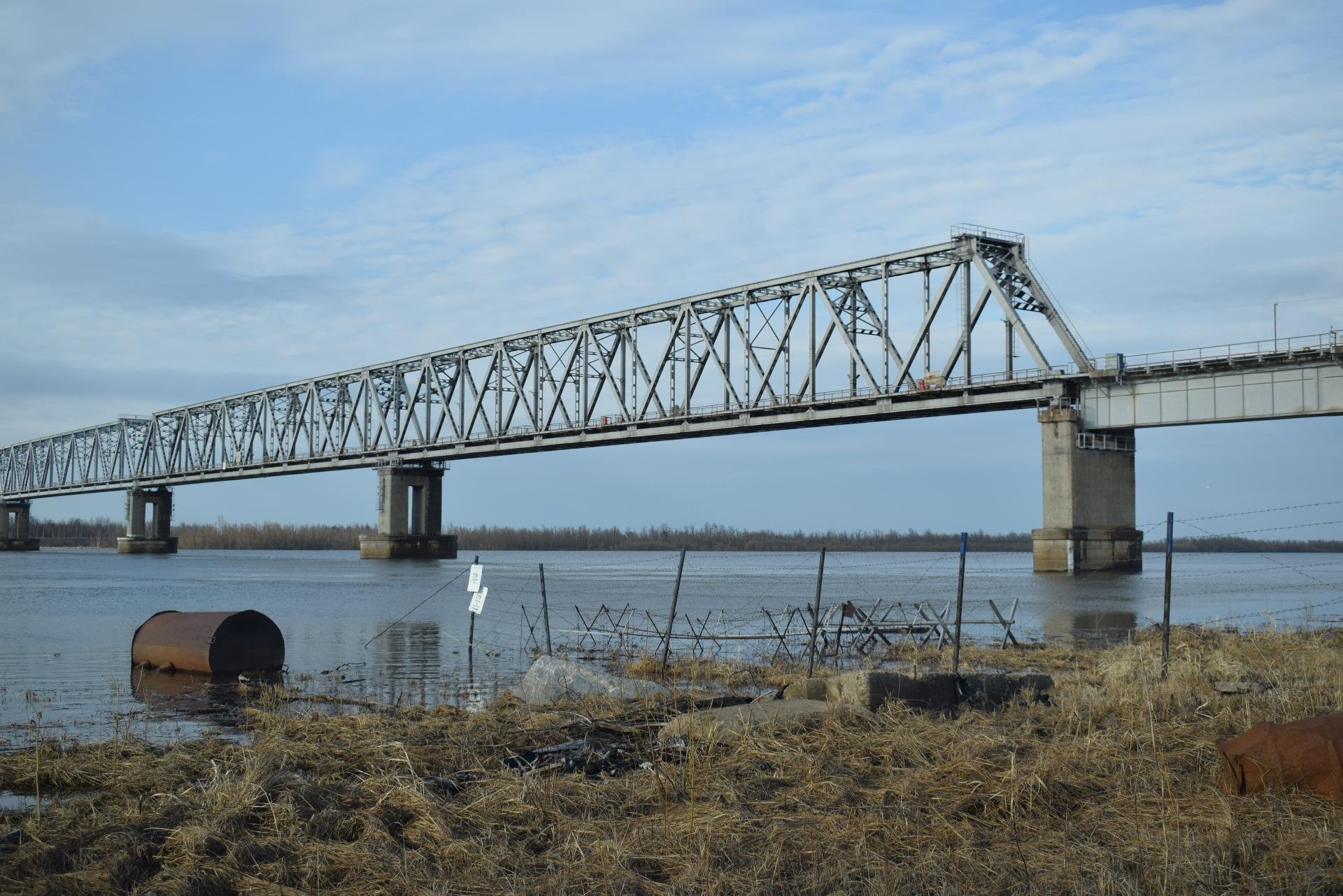 Погода юганская обь. Мост Юганская Обь. Юганская Обь река. Юганская Обь река мост. Мост в Нефтеюганске через Юганскую Обь.