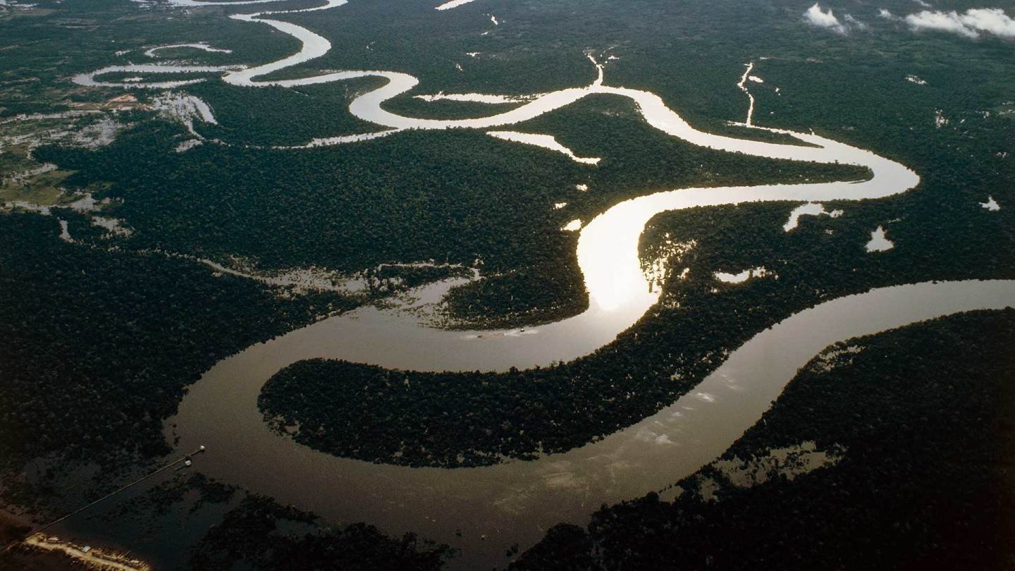 Вторая длиннейшая река. Амазонка Лонг Ривер. Дельта реки Амазонка. Устье реки амазонки из космоса. Бразилия Амазонская низменность.