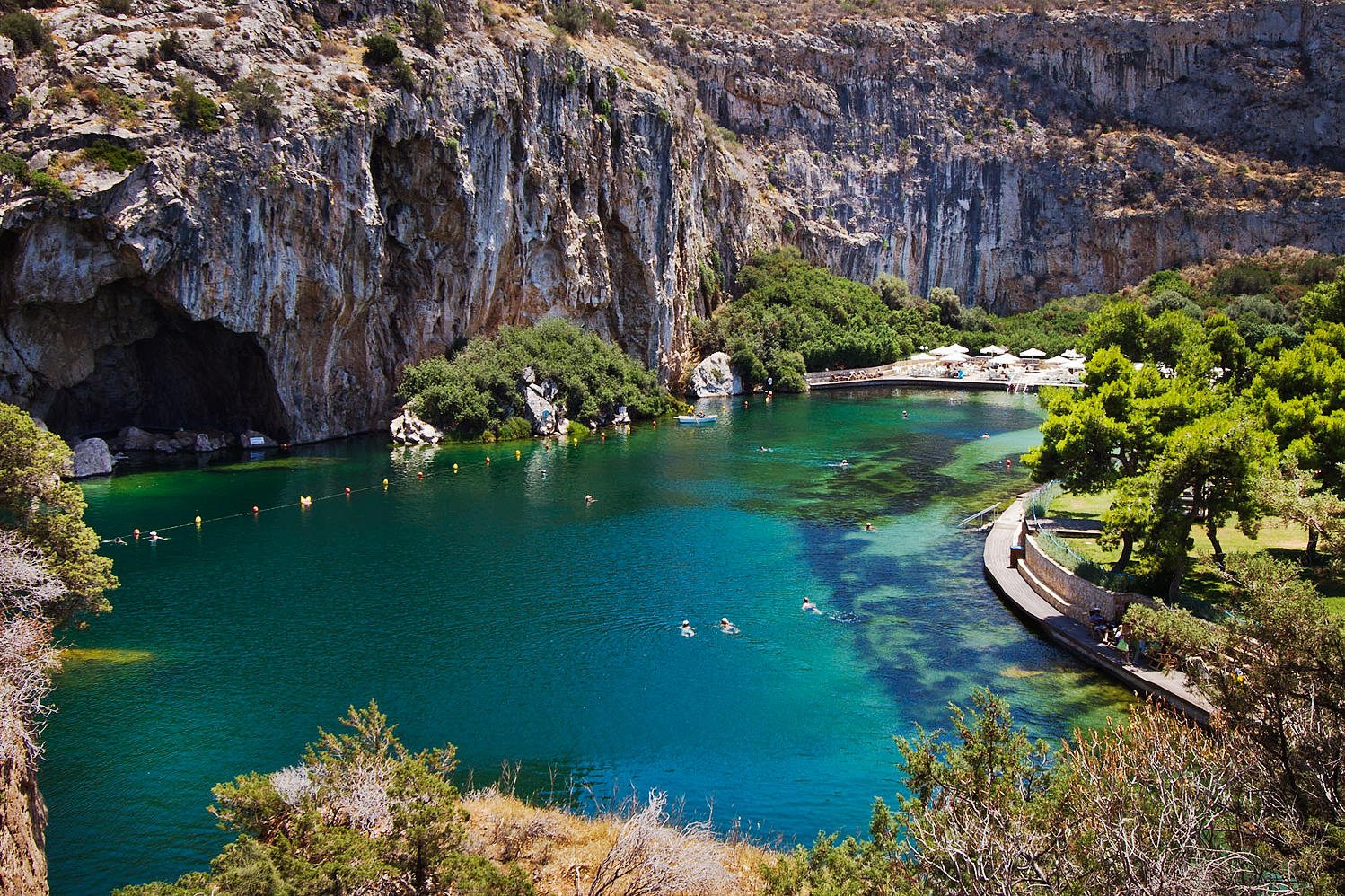 Большие реки греции. Озеро Вульягмени в Греции. Озера Вулиагмени Афины. Озеро Вулиагмени Греция. Озеро Вульягмени Афины.